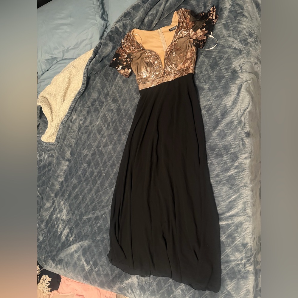 Elegant Black Evening Gown with Embellished Gold Bodice
